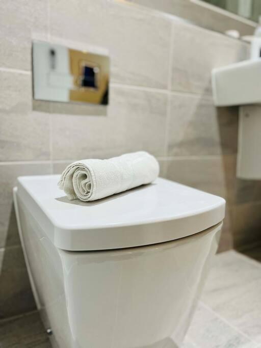 Lovely Studio Apartment With Free Parking Included! แมนเชสเตอร์ ภายนอก รูปภาพ