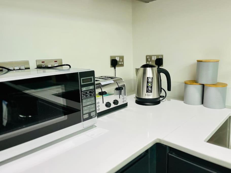 Lovely Studio Apartment With Free Parking Included! แมนเชสเตอร์ ภายนอก รูปภาพ
