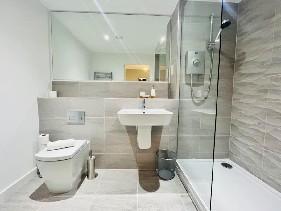 Lovely Studio Apartment With Free Parking Included! แมนเชสเตอร์ ภายนอก รูปภาพ